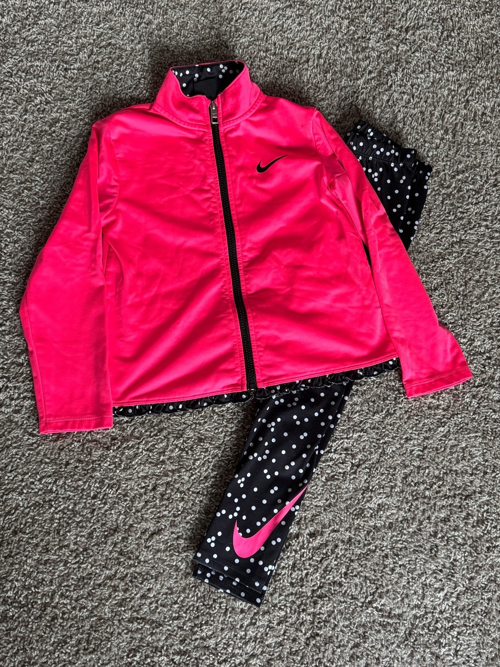 Nike girls size 6 legging and zip up set